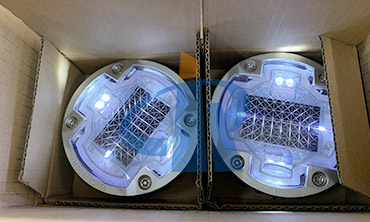 solar studs